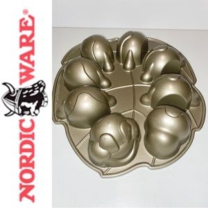 NORDIC WARE caterpillar cakelet pan